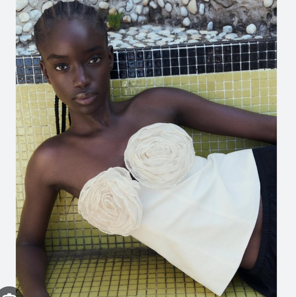 Zara Tops - STRAPLESS FLORAL TOP SIZE M